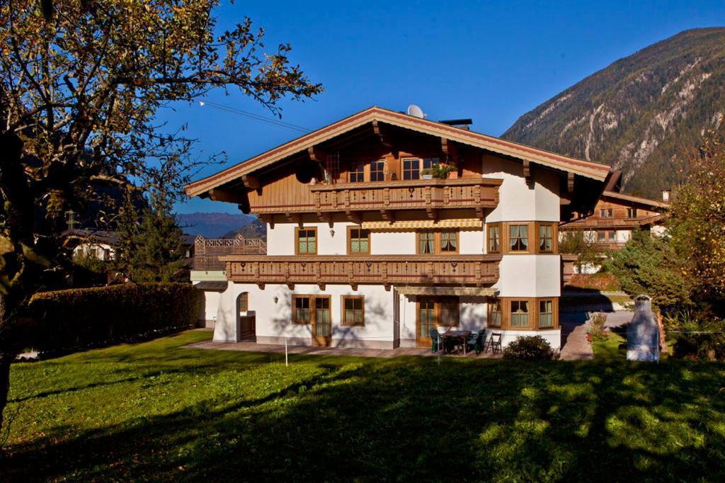 Landhotel Rauchenwalderhof Mayrhofen Exterior photo